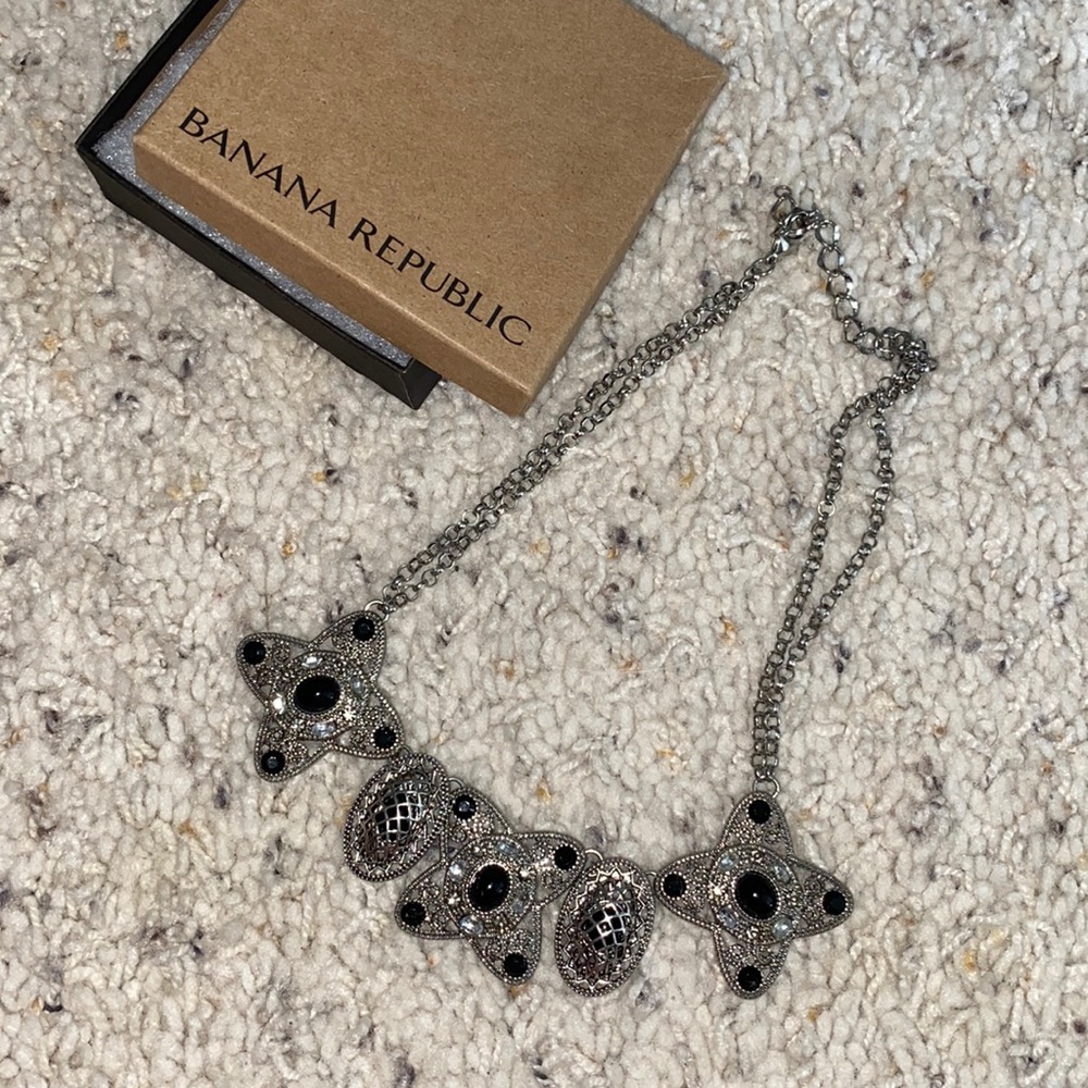 Banana republic necklace